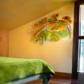 2joanes-room-small-min